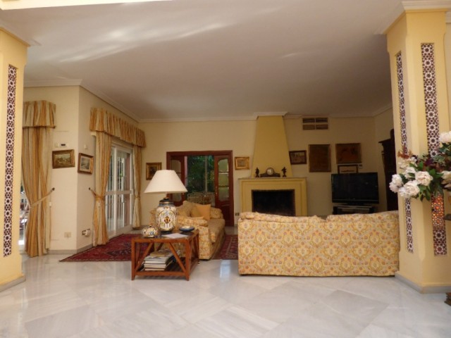 Villa con 9 Dormitorios  en Torrenueva