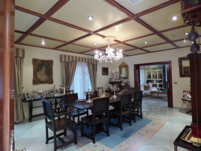 Villa con 9 Dormitorios  en Torrenueva