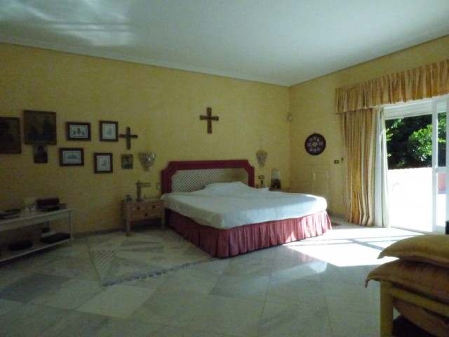 Villa con 9 Dormitorios  en Torrenueva