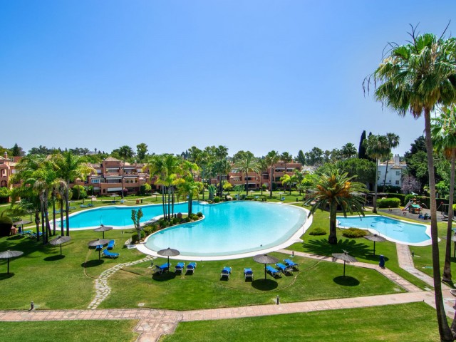 Penthouse avec 3 Chambres  à Guadalmina Baja