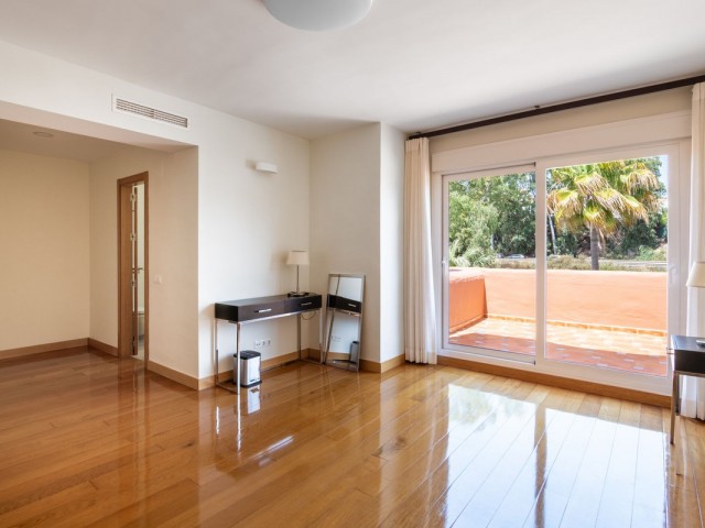 Penthouse avec 3 Chambres  à Guadalmina Baja