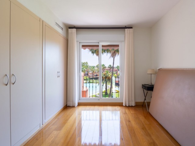 Penthouse avec 3 Chambres  à Guadalmina Baja