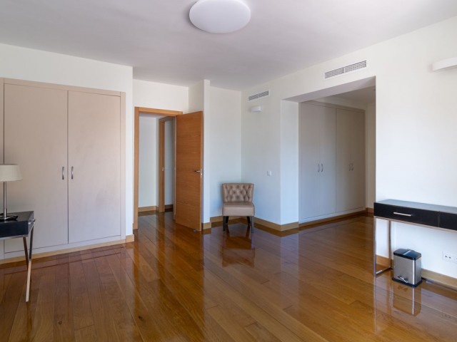 Penthouse avec 3 Chambres  à Guadalmina Baja