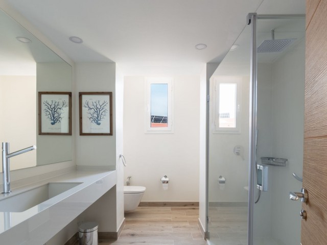 Penthouse avec 3 Chambres  à Guadalmina Baja