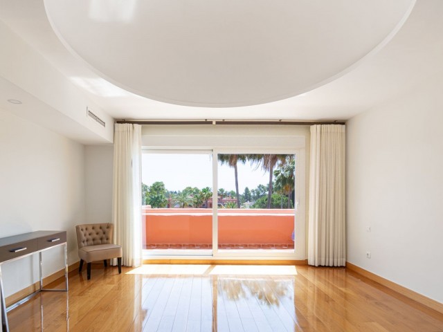 Penthouse avec 3 Chambres  à Guadalmina Baja