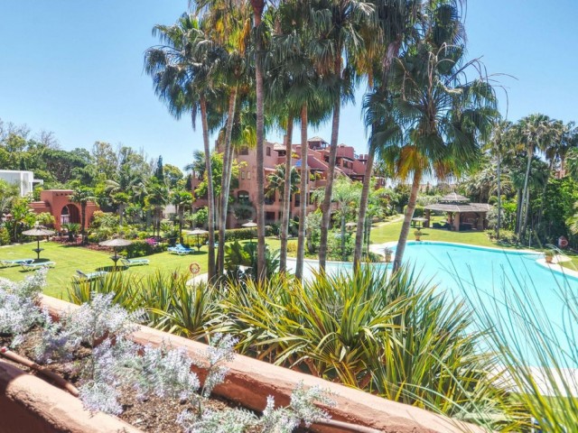 Penthouse avec 3 Chambres  à Guadalmina Baja