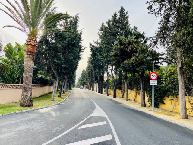  Grundstück in Guadalmina Baja
