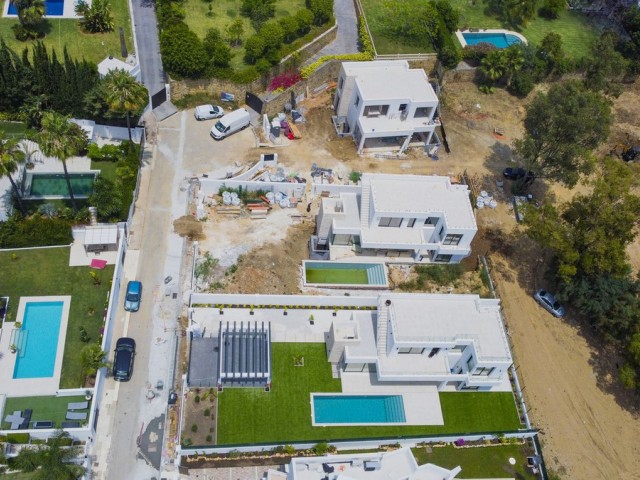 6 Bedrooms Villa in New Golden Mile