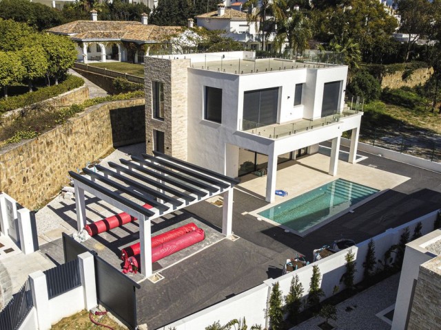 6 Bedrooms Villa in New Golden Mile