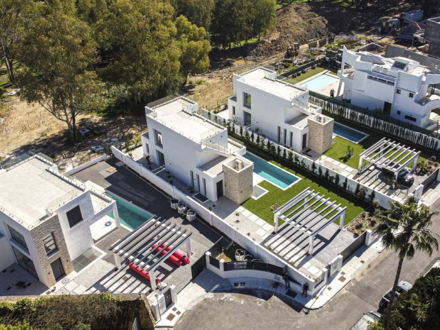 6 Bedrooms Villa in New Golden Mile