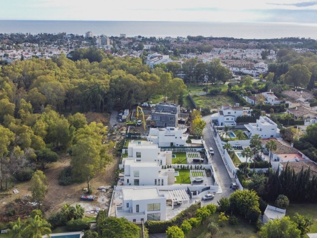 6 Bedrooms Villa in New Golden Mile