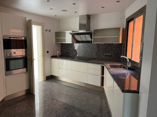 Appartement avec 3 Chambres  à Puerto Banús