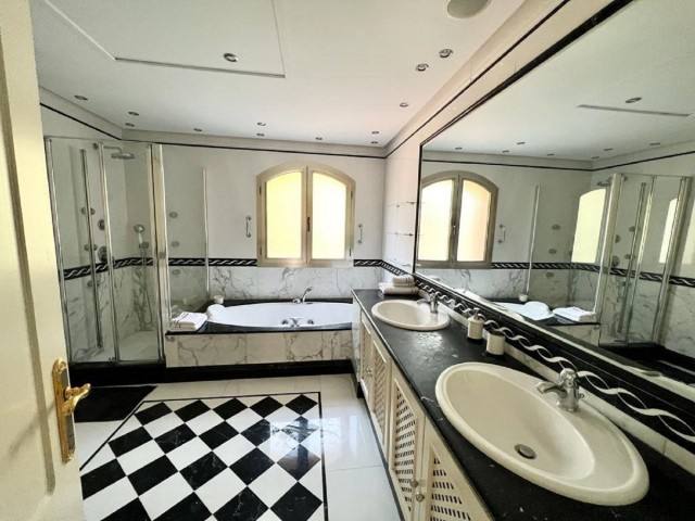 Appartement avec 3 Chambres  à Puerto Banús