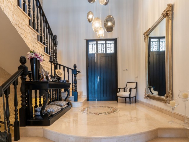 Villa con 5 Dormitorios  en La Cala de Mijas