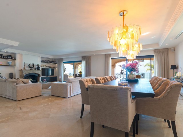 Villa con 5 Dormitorios  en La Cala de Mijas