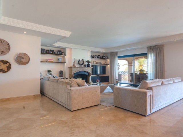 Villa con 5 Dormitorios  en La Cala de Mijas