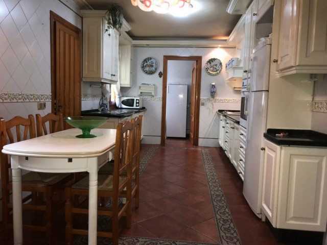 Maison mitoyenne avec 5 Chambres  à Estepona