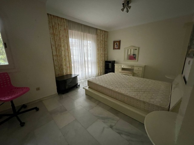 Maison mitoyenne avec 5 Chambres  à Estepona