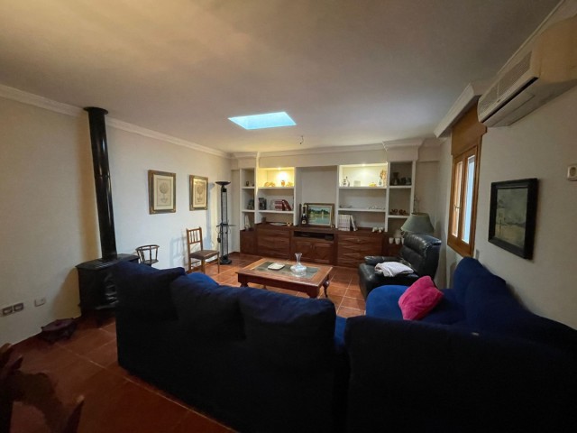 Maison mitoyenne avec 5 Chambres  à Estepona