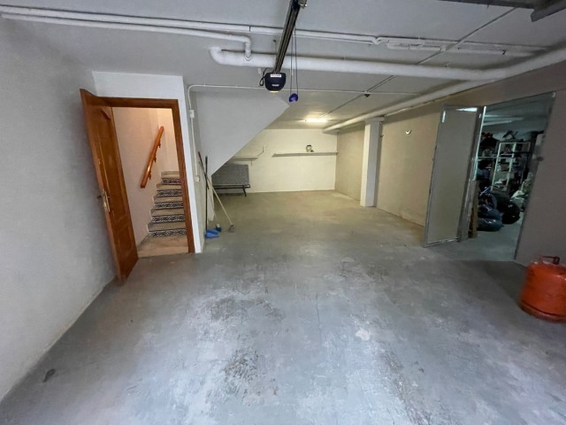 Maison mitoyenne avec 5 Chambres  à Estepona