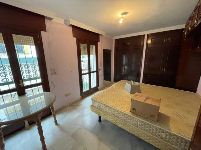 5 Bedrooms Townhouse in Estepona