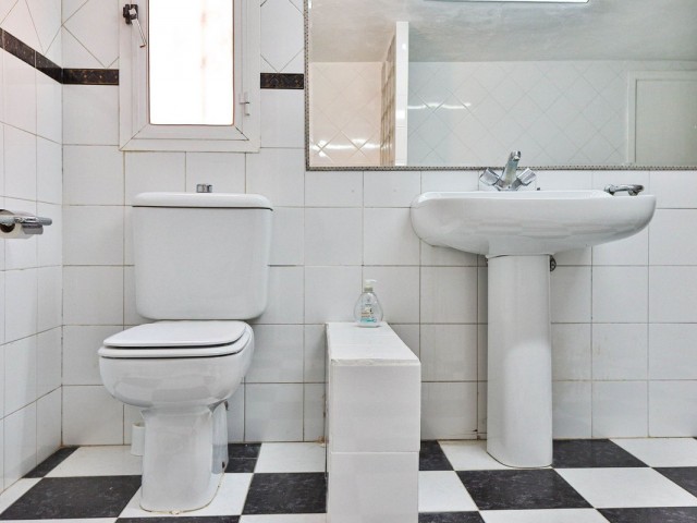 Maison mitoyenne avec 4 Chambres  à Mijas