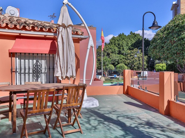 Maison mitoyenne avec 4 Chambres  à Mijas