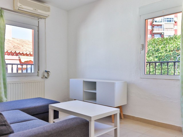 Maison mitoyenne avec 4 Chambres  à Mijas