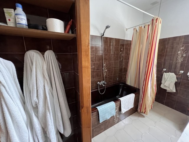 Villa con 5 Dormitorios  en Selwo