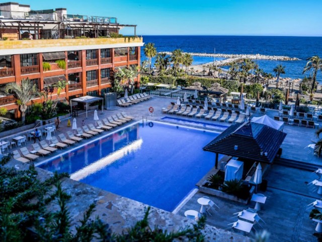 Penthouse avec 2 Chambres  à Puerto Banús