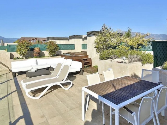 Penthouse avec 2 Chambres  à Puerto Banús
