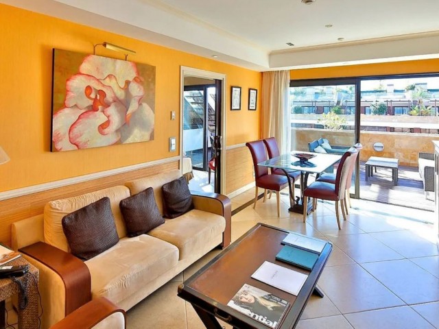 Penthouse avec 2 Chambres  à Puerto Banús