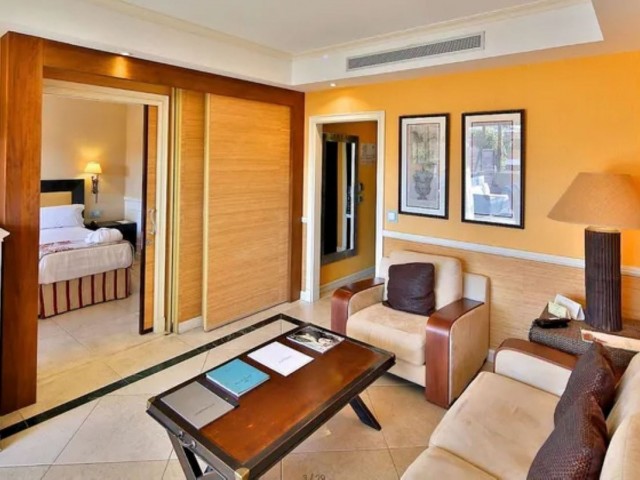 Penthouse avec 2 Chambres  à Puerto Banús