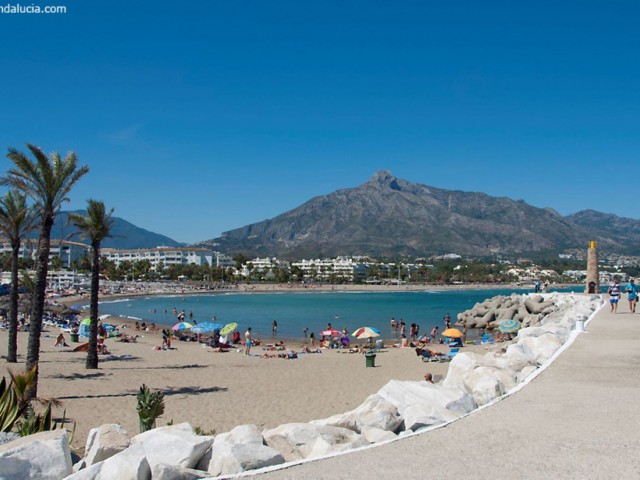 Penthouse avec 2 Chambres  à Puerto Banús