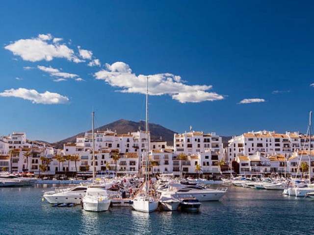 Penthouse avec 2 Chambres  à Puerto Banús