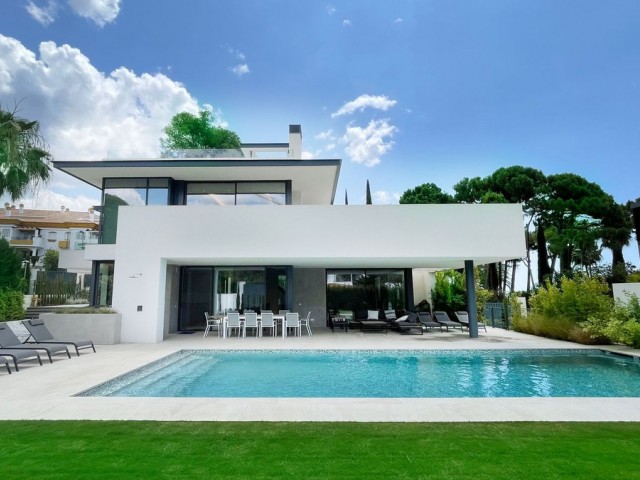 5 Bedrooms Villa in The Golden Mile
