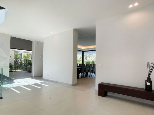 5 Bedrooms Villa in The Golden Mile