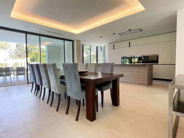 5 Bedrooms Villa in The Golden Mile