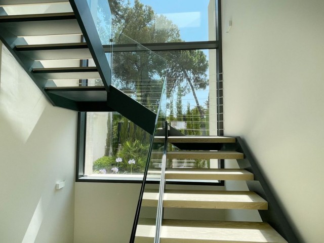5 Bedrooms Villa in The Golden Mile