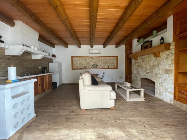 Commercial avec 16 Chambres  à Alhaurín el Grande