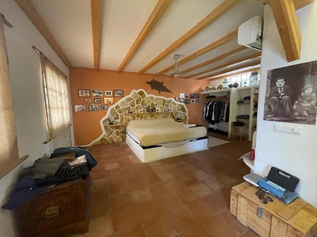 Commercial avec 16 Chambres  à Alhaurín el Grande