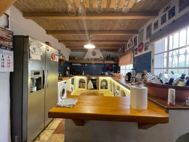 Commercial avec 16 Chambres  à Alhaurín el Grande