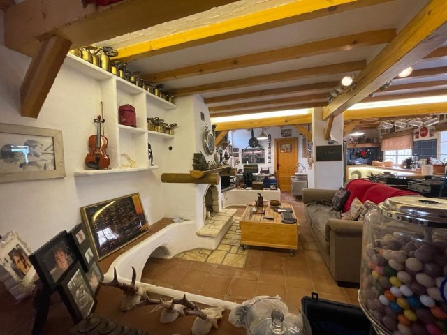 Commercial avec 16 Chambres  à Alhaurín el Grande