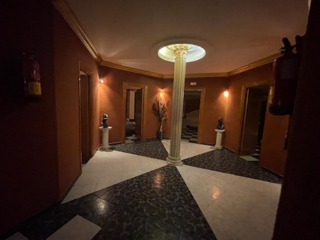 Commercial avec 16 Chambres  à Alhaurín el Grande