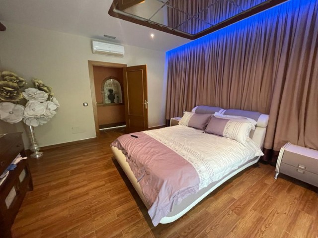 Commercial avec 16 Chambres  à Alhaurín el Grande