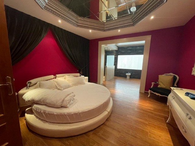 Commercial avec 16 Chambres  à Alhaurín el Grande