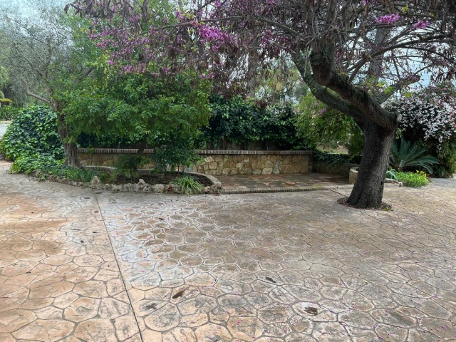 Commercial avec 16 Chambres  à Alhaurín el Grande