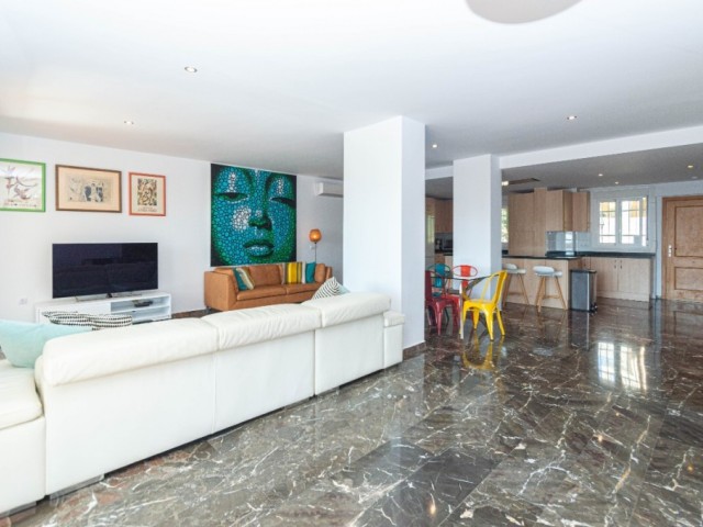 4 Bedrooms Apartment in Carvajal