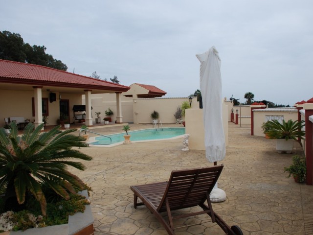 4 Soveroms Villa i Estepona