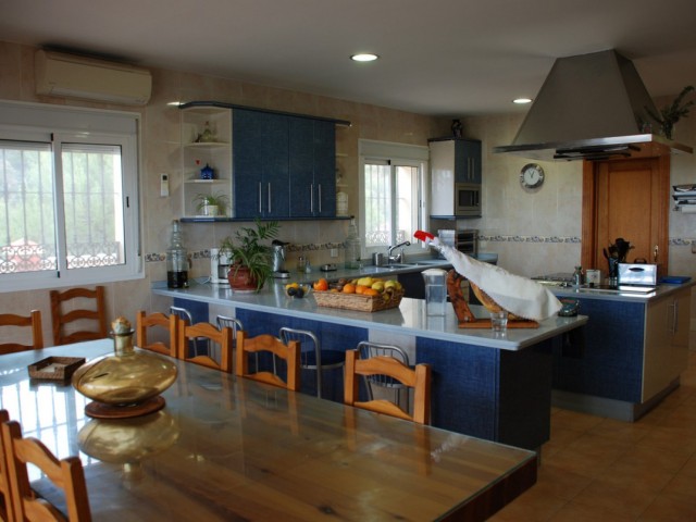 4 Soveroms Villa i Estepona